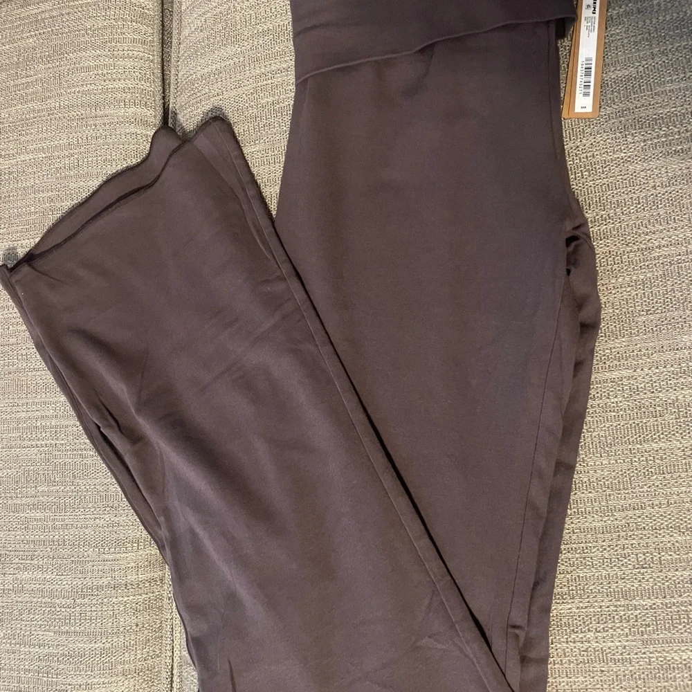 SKIMS Foldover Pant Iron - Picture 3 of 3